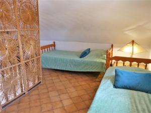 Ένα ή περισσότερα κρεβάτια σε δωμάτιο στο Apartment Les Romarines-5 by Interhome