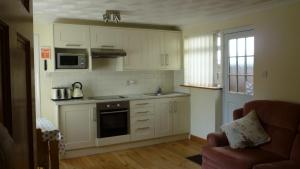 Kitchen o kitchenette sa Hopewell self-catering