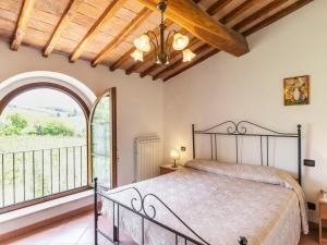 Posteľ alebo postele v izbe v ubytovaní Apartment Le Buche-4 by Interhome