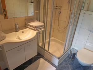 Kúpeľňa v ubytovaní Apartment Evi by Interhome