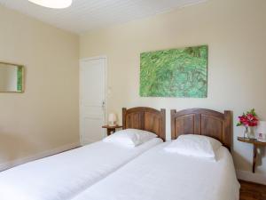 Säng eller sängar i ett rum på Holiday Home La Haute Gilberdière - SIY400 by Interhome