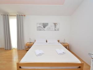 Gallery image of Apartment Zwei Rosen - PUL551 by Interhome in Fondole