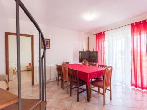 Μια τηλεόραση ή/και κέντρο ψυχαγωγίας στο Apartment Giuliano-4 by Interhome +15 φωτογραφίες