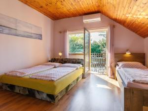 Posteľ alebo postele v izbe v ubytovaní Holiday Home Violetta by Interhome