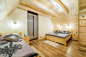 Łóżko lub łóżka w pokoju w obiekcie Komfortowe domki na wynajem - Holiday Tatry
