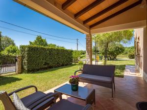 Vonkajšia záhrada v ubytovaní Holiday Home Verbanac by Interhome