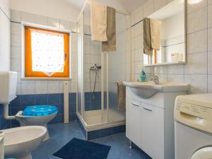 Kúpeľňa v ubytovaní Holiday Home Verbanac by Interhome