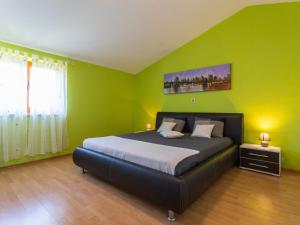 Posteľ alebo postele v izbe v ubytovaní Holiday Home Verbanac by Interhome