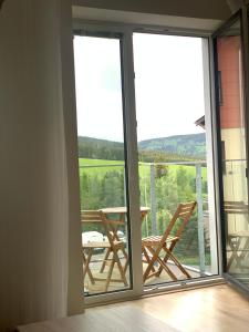 Výhľad na hory alebo výhľad na hory priamo z apartmánu + 4 fotografie