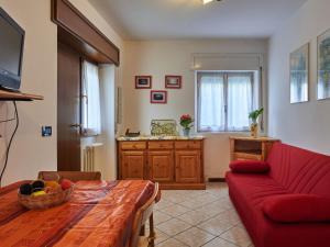 Μια τηλεόραση ή/και κέντρο ψυχαγωγίας στο Apartment Marta - GLA160 by Interhome