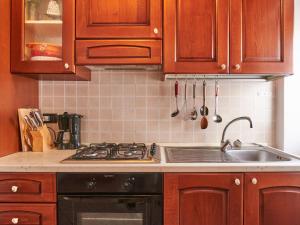 Η κουζίνα ή μικρή κουζίνα στο Apartment Marta - GLA160 by Interhome