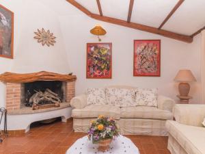 Area tempat duduk di Holiday Home Michelina - PAU112 by Interhome