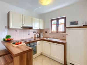 Kuchyň nebo kuchyňský kout v ubytování Villa Blog 1 by Interhome + 39 fotografií