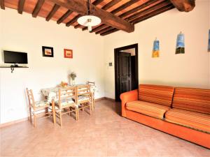 A television and/or entertainment centre at Apartment Pian dei Carpini - Janis by Interhome