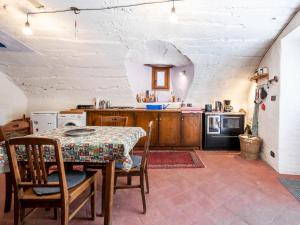 Kuchyňa alebo kuchynka v ubytovaní Holiday Home Alexandra by Interhome + 25 fotografií