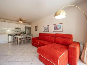 Кухня или мини-кухня в Apartment Eden Cap by Interhome
 +10 фотографий