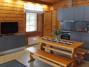 Kuchyň nebo kuchyňský kout v ubytování Holiday Home Aaretti by Interhome
