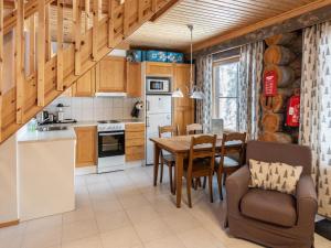 Η κουζίνα ή μικρή κουζίνα στο Holiday Home Sapara j 38 by Interhome