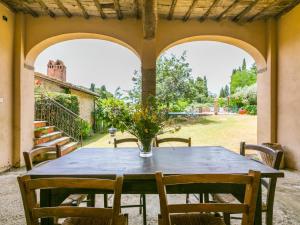 Vonkajšia záhrada v ubytovaní Holiday Home Buca dei Merli by Interhome