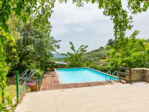 Bazén v ubytovaní Holiday Home Buca dei Merli by Interhome alebo v jeho blízkosti