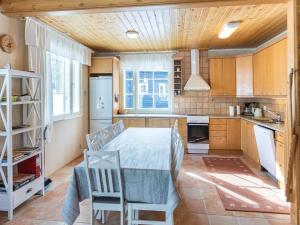 a kitchen with a table and chairs in a kitchen at Holiday Home Ylläskankare by Interhome in Äkäslompolo