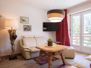 TV a/nebo společenská místnost v ubytování Apartment Chesa Derby 27 by Interhome + 23 fotografií
