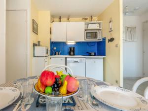 Apartment Le Clos Mathilde-16 by Interhomeにあるキッチンまたは簡易キッチン