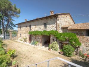 The building in which the holiday home is located