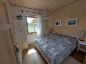 a bedroom with a bed and a window in it at Siedlisko Upałty in Giżycko
