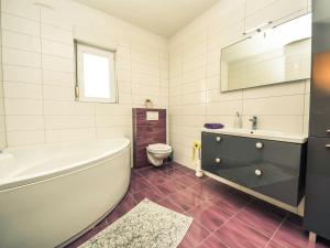 Koupelna v ubytování Holiday Home Stipe by Interhome