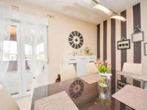 Kuchyň nebo kuchyňský kout v ubytování Holiday Home Stipe by Interhome
