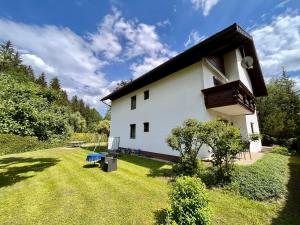 Ein Garten an der Unterkunft Apartment Georgiberg by Interhome