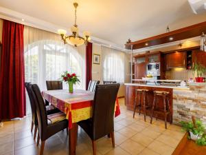 Kuchyňa alebo kuchynka v ubytovaní Holiday Home Szabo by Interhome