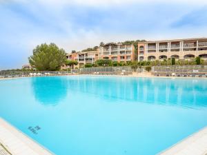 The swimming pool at or close to Apartment Village Cap Estérel - Le Hameau-22 by Interhome