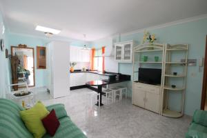 a kitchen and living room with a couch and a table at Vivienda Oscar in Puerto Naos