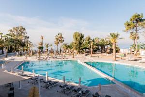 Swimmingpoolen hos eller tæt på Elias Beach Hotel