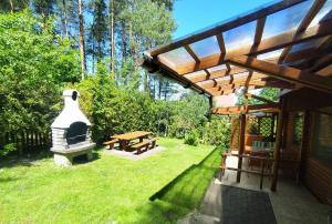 a backyard with a grill and a picnic table at Przylesie Trzebciny in Trzebciny