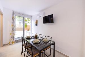 Televízia a/alebo spoločenská miestnosť v ubytovaní Magdalenia's cozy apartments