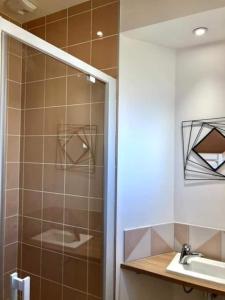 Kúpeľňa v ubytovaní Nouveau ! La cabine du bout du monde - Le Portzic : votre maison de vacances de haut standing - PL6