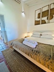 a bedroom with a bed with a towel on it at Quinta da Tapada de São Pedro in Vimieiro