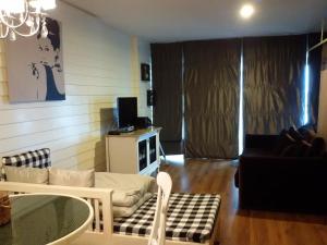 a living room with a couch and a table at Sandy Beach E18 in Cha Am