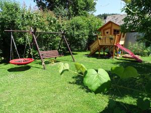 a playground with a bench and a swing at Pokoje u Danusi in Sromowce Niżne
