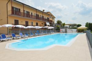Bazén v ubytování Albergo Panoramica nebo v jeho okolí