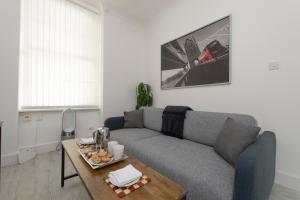 a living room with a couch and a table at Tower Bridge(TB1) Exclusive Two bedroom apartment in London