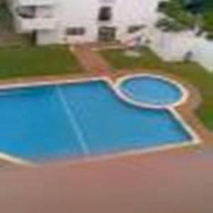 ヴィラモウラにあるFerias Vilamoura T1 Grande com piscinaのスイミングプールの景色