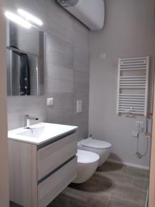 A bathroom at Paoli 28 Holiday Homes