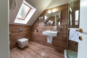 Koupelna v ubytování Complex Hotelier COTA O MIE