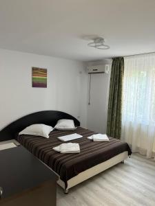 En eller flere senge i et værelse på Vila Iris Mamaia Nord