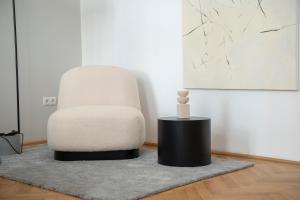 A seating area at josef's home I Premium Suite I Quiet & Central