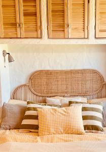 a bed with a wooden headboard in a bedroom at Domek Polny in Strachów